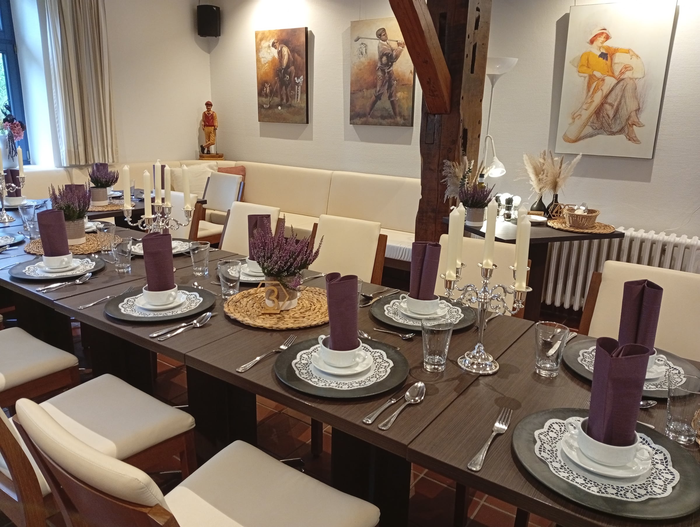 Gedeckter Innenbereich des Restaurants